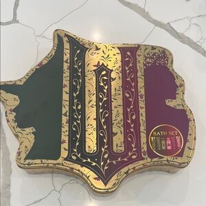 Luxurious Gold and Green Bath Set